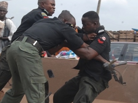 Police officer clashes with soldier on the street