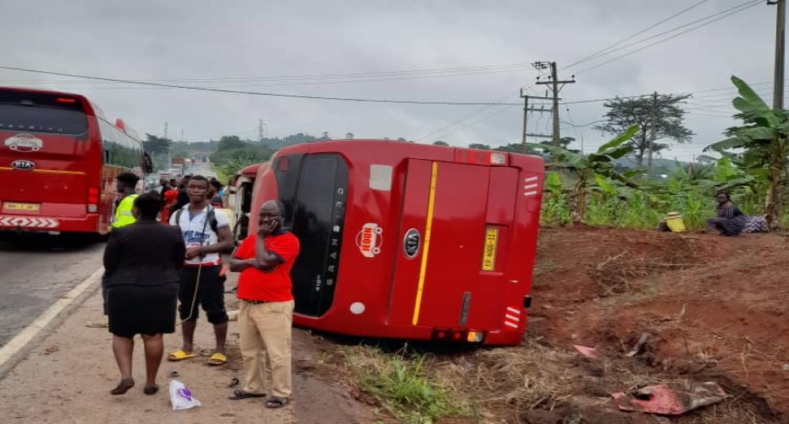 video:The deadly overtaking involving a Hyundai Accent and VIP bus at Juaso that claimed 2 lives