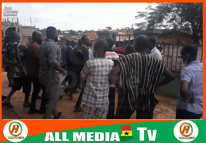 NPP supporters in Juaboso besiege Assembly members to demand their money after failing to confirm nominee