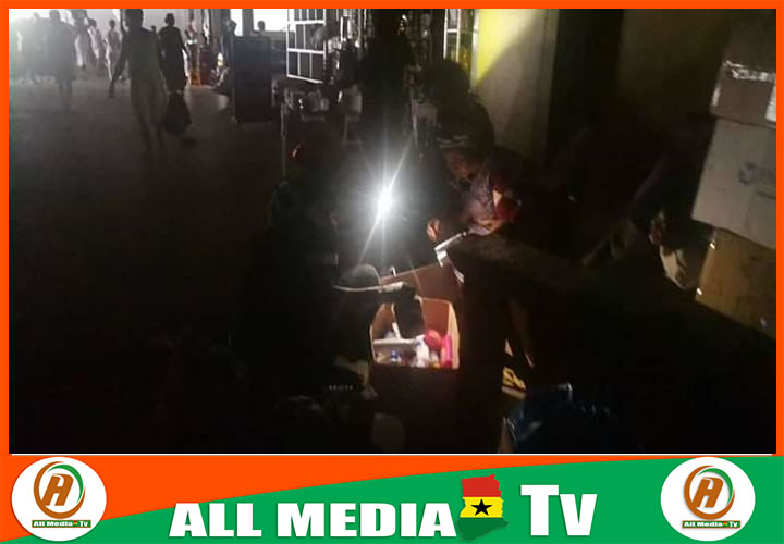 Kumasi: ECG cuts power supply to New Kejetia Market over debt as traders use phone torchlight