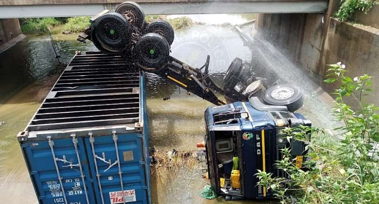 Two separate road crashes recorded on Tema motorway