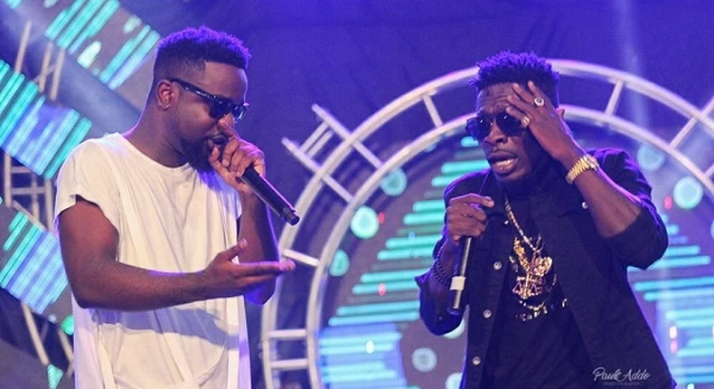 Shatta Wale praises Sarkodie for calling out ‘local’ Ghanaian radio presenters